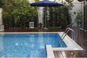 terrasse bois piscine Thuir